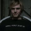 Já na estreia da série, em "American Horror Story: Murder House", Evan Peters deu vida ao descuidado Tate Langdon