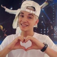 MC Gui dedica música ao irmão Gustavo em show e emociona fãs na Bahia!