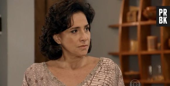 Adriana (Totia Meirelles) é condenada a 30 anos de prisão por dois crimes na novela "Alto Astral", da Globo