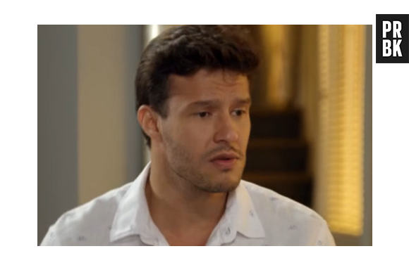 Ricardo (Nando Rodrigues) conta para Scarlett (Monica Iozzi) que ela está rica novamente em "Alto Astral", da Globo