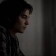Em "The Vampire Diaries", em um universo paralelo Damon (Ian Somerhalder) espera Elena (Nina Dobrev) bebendo em casa