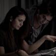 Em "The Vampire Diaries", depois de alguns anos na realidade alternativa, Elena (Nina Dobrev) já se tornou médica e Damon (Ian Somerhalder) fica bêbado o tempo todo