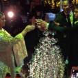  Preta Gil brinda em seu casamento com Rodrigo Godoy, que contou com mais de 400 garrafas de champagne car&iacute;ssimo 