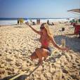  Aline Gotschalg, do "BBB15", praticar slackline na praia e posta no Instagram 