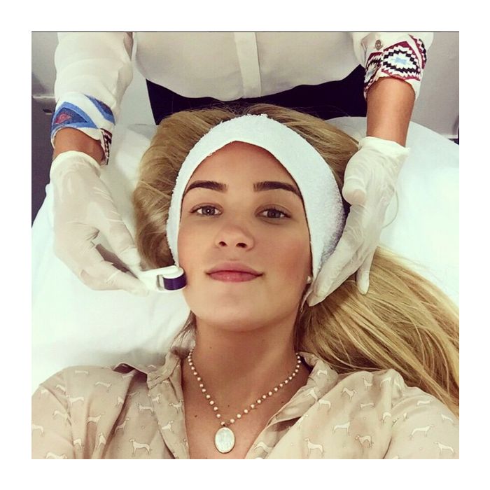  Assim como Amanda Djehdian, Aline Gotschalg do &quot;BBB15&quot; tamb&amp;eacute;m compartilha no Instagram alguns procedimentos para cuidar da pele 