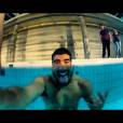  Caio Castro dentro da piscina 