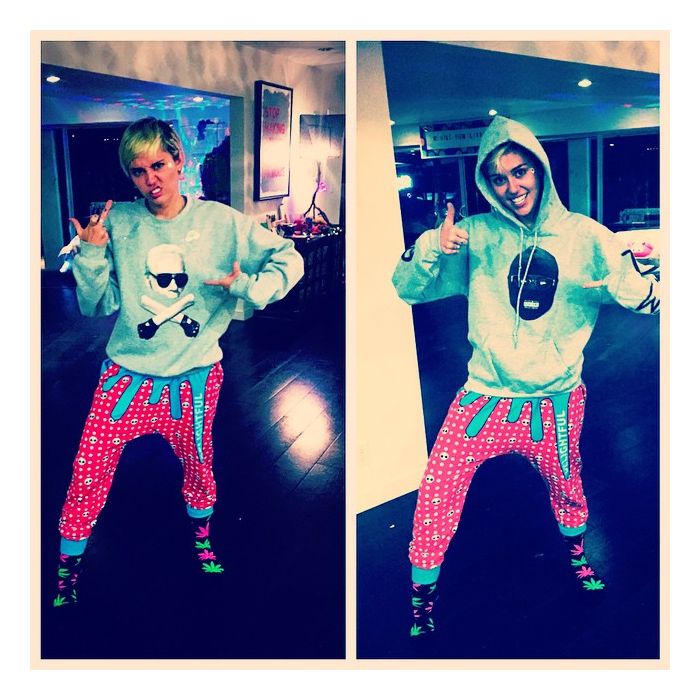  Miley Cyrus n&amp;atilde;o &amp;eacute; s&amp;oacute; biqu&amp;iacute;ni! Gata mostra um de seus looks do dia no Instagram 