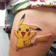  E n&atilde;o &eacute; que essa tatuagem de Pikachu, da s&eacute;rie "Pok&eacute;mon", ficou boa? 