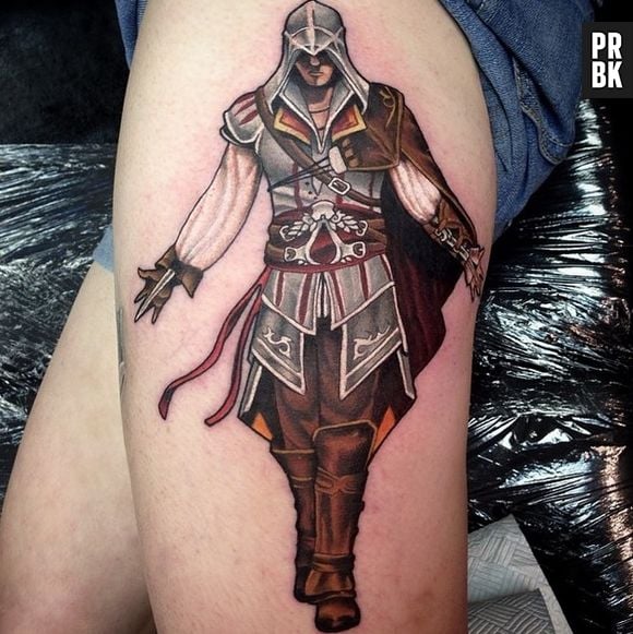 O Ezio Auditore da Firenze de  "Assassin's Creed 2" deu uma ótima tatuagem
