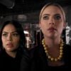 Em "Pretty Little Liars", Mona (Janel Parrish) reapareceu e pede a ajuda de Hanna (Ashley Benson)