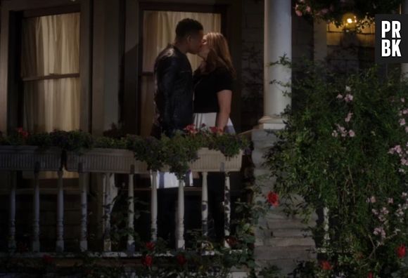 Alison (Sasha Pieterse) e Lorenzo (Travis Winfrey) se beijaram em "Pretty Little Liars"