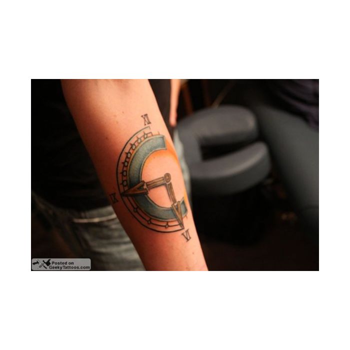 Tatuagem: Símbolo do jogo de RPG &quot;Chrono Trigger&quot;