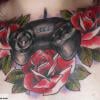 Arte de tatuagem com o clássico controle da SEGA