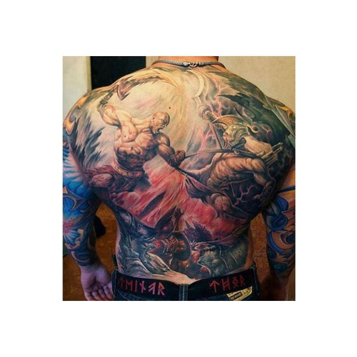 Outra tatoo incrível dessa vez de &quot;God of War&quot;