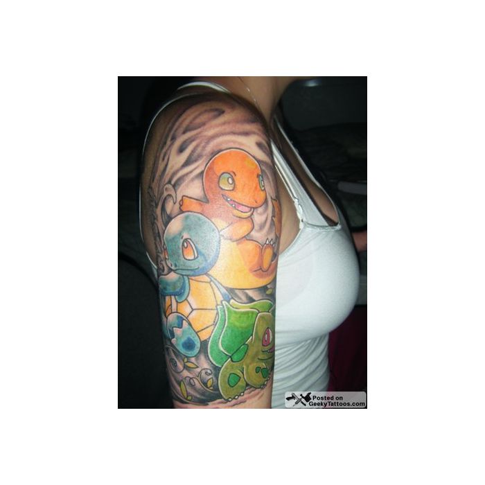Mais uma tatoo com os três pokémons iniciais clássicos da primeira geração: Charmander, Squirtle e Bulbasaur