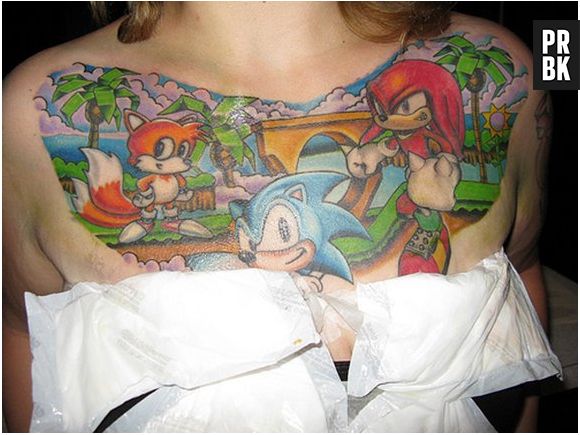 Sonic acompanhado dos amigos Tails e Knuckles se tornam tatuagem