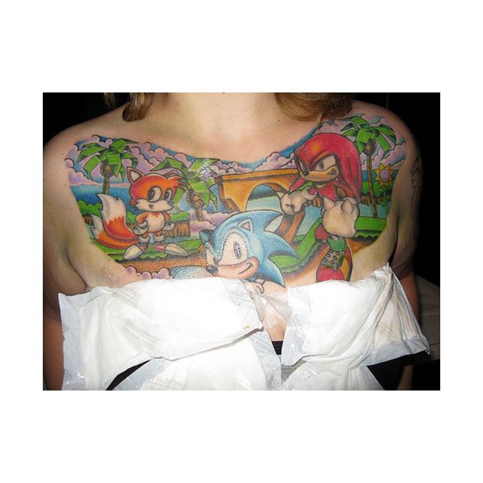 Sonic acompanhado dos amigos Tails e Knuckles se tornam tatuagem