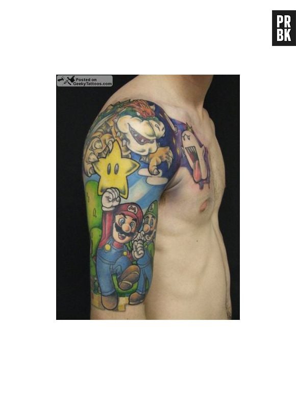 Mais "Super Mario" dessa vez em uma tatuagem no braço