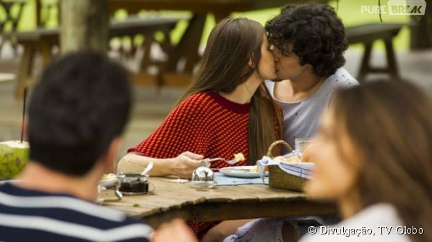 Em "Verdades Secretas", Angel (Camila Queiroz) vai assumir namoro com Guilherme (Gabriel Leone) na frente de Alex (Rodrigo Lombardi)