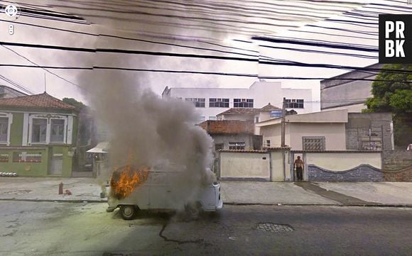 Ainda bem que esse não é o carro do Google Street View