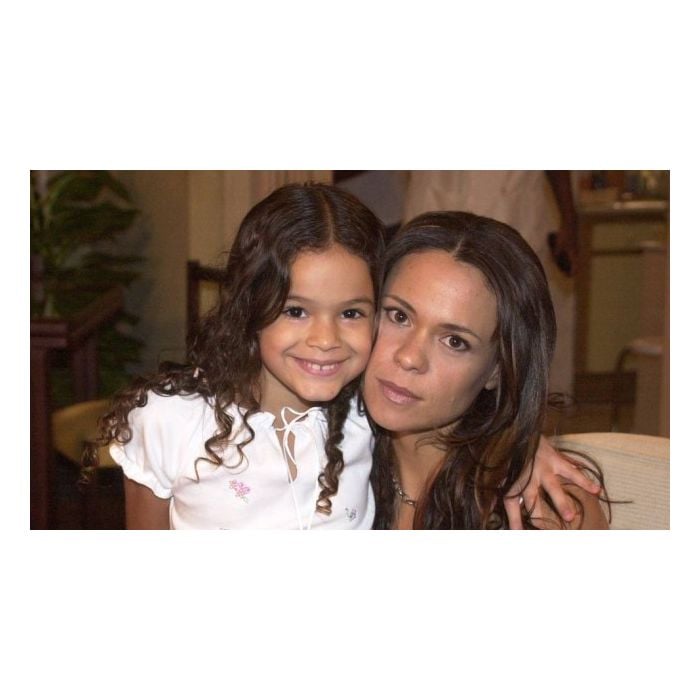  O primeiro papel de destaque de Bruna Marquezine foi a pequena Salete, ao lado de Vanessa Gerbelli, em &quot;Mulheres Apaixonadas&quot;, de 2003 