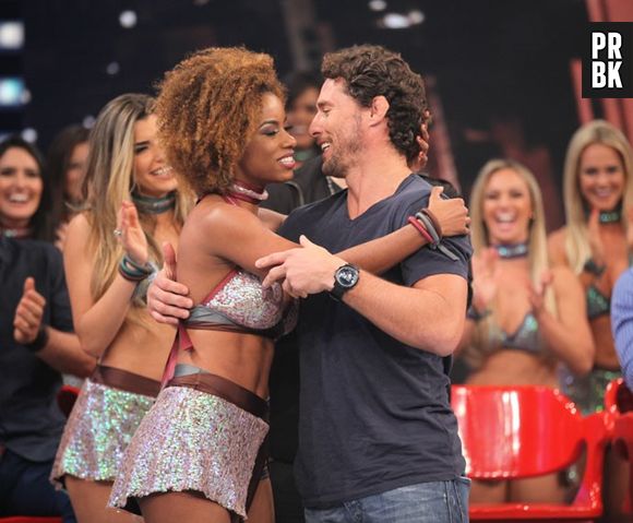 Ivi Pizzott, uma das musas do ballet do "Domingão do Faustão", vai fazer par com Flávio Canto na "Dança dos Famosos 2015"