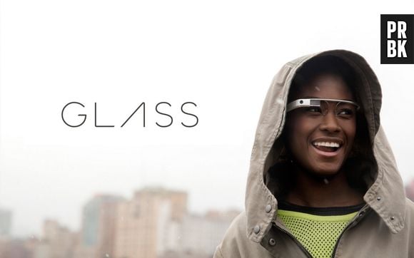 Google Glass: capaz de tirar fotos a partir de comandos de voz, enviar mensagens instantâneas e realizar vídeoconferências