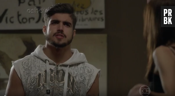 Mesmo com Mari (Bruna Marquezine) tentando interferir no que os dois têm, Grego (Caio Castro) não deu ouvidos à ex