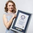Maisie Williams, a Arya Stark de "Game of Thrones", recebeu o prêmio em nome da equipe e elenco