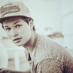 O Ator De A Culpa é Das Estrelas é Deficiente Ansel Elgort Confira A Biografia Noticias E Ultimas Fotos