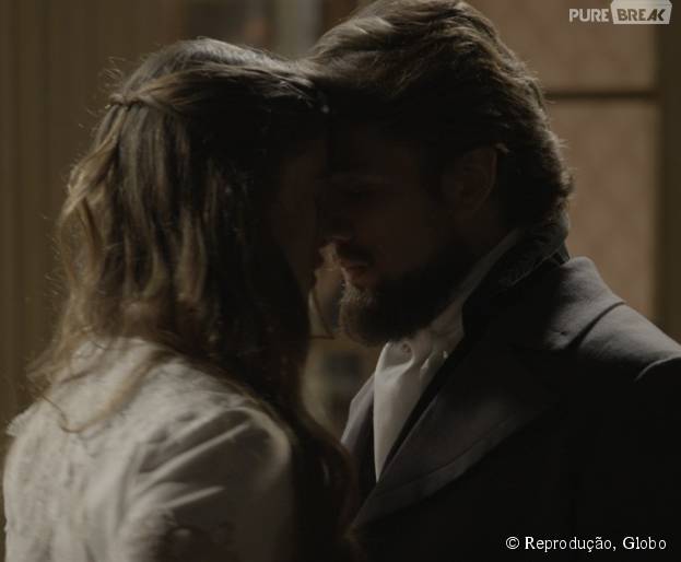 Felipe (Rafael Cardoso) se declara para Lívia (Alinne Moraes) em "Além do Tempo"