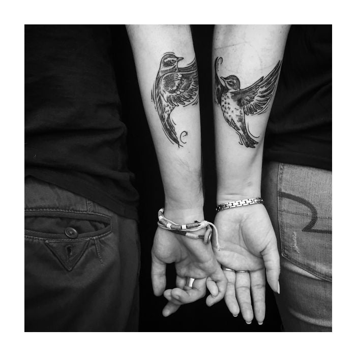  Essa ideia de tatuagem em casal é ótima e o resultado é muito bonito, né? 