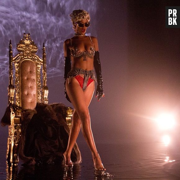 Causando sempre no Instagram, Rihanna posta TU-DO no app. Viagens paradisíacas, looks estravagantes, fotos engraçadas e muita, mas muita polêmica!