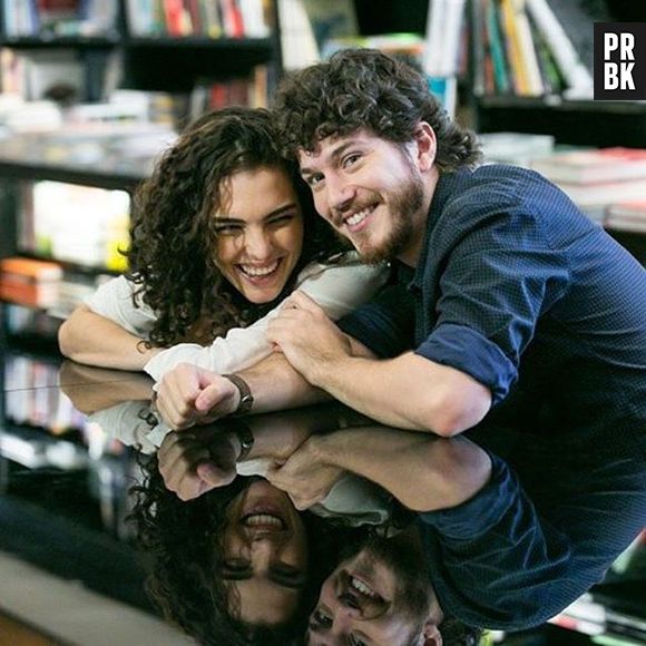 Julia Konrad, de "Malhação", se derrete ao falar sobre namoro com Caio Paduan, de "Além do Tempo"