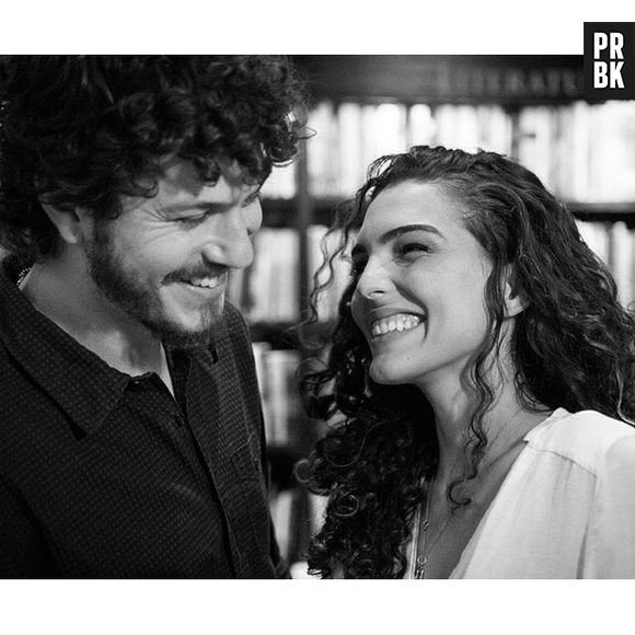 Julia Konrad, de "Malhação", e Caio Paduan, de "Além do Tempo", adotaram uma cachorrinha juntos