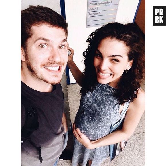 Julia Konrad, de "Malhação", diz que sempre arranja tempo para ficar com Caio Paduan, de "Além do Tempo"