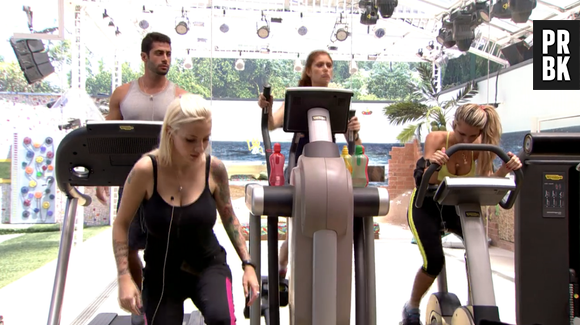 A sister Clara fez exercícios aeróbicos na academia do "BBB14"