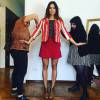 Thaila Ayala usa esse look vermelho bem casual, que pode ser facilmente reproduzido por você!