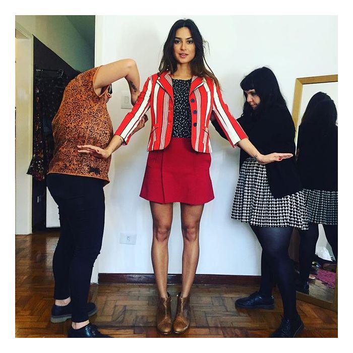 Thaila Ayala usa esse look vermelho bem casual, que pode ser facilmente reproduzido por você!