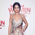 Como este look no Women In Music 2015, veja outros modelitos inesquecíveis de Selena Gomez em tapetes vermelhos