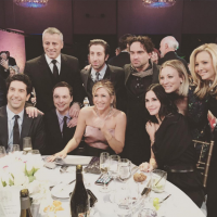 Atores de "The Big Bang Theory" e "Friends" se reúnem para programa especial!