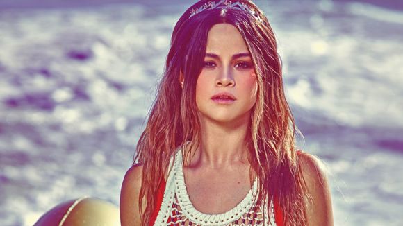 Selena Gomez fala sobre Justin Bieber e Miley Cyrus e posa sexy para ensaio da W Magazine