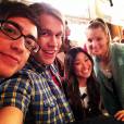 Em "Glee", Kevin McHale, Chord Overstreet, Jenna Ushkowitz e Heather Morris mostram a alegria nos bastidores!