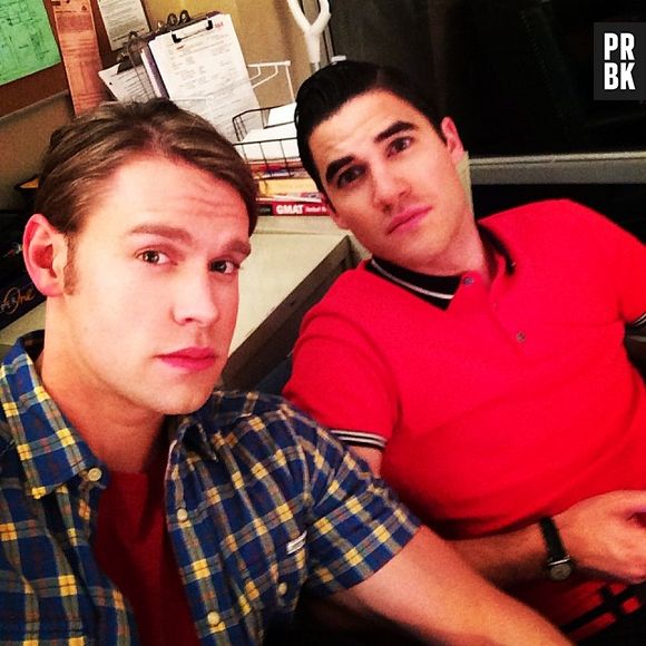 Darren Criss não poderia faltar nos bastidores de "Glee" com Chord Overstreet