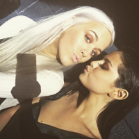 Selena Gomez convida irmã de Louis Tomlinson, do One Direction, para ser sua maquiadora!