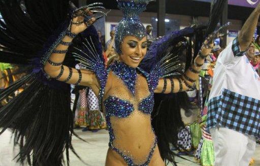 Sabrina Sato completa 33 anos! Relembre as fantasias de Carnaval da japa!