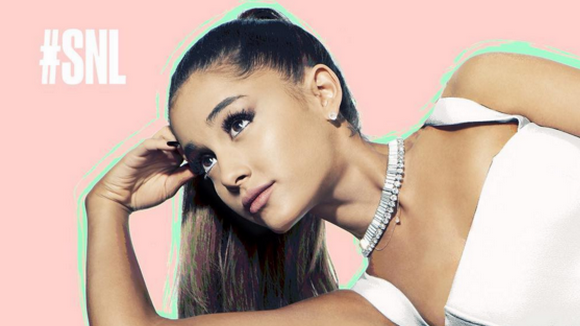 Ariana Grande imita Britney Spears, Shakira, Jennifer Lawrence e mais divas no "Saturday Night Live"
