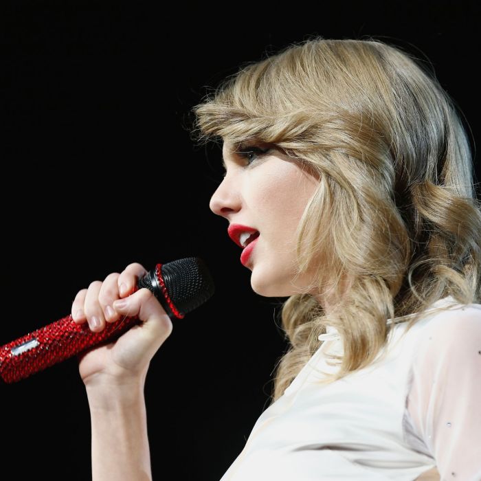 Taylor Swift se apresentando em Londre com a turnê &quot;RED&quot; em Londres