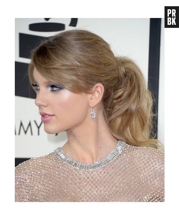 Na chegada do Grammy 2014, Taylor Swift com o cabelo mais curto que o normal da cantora