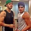 A foto é antiga, mas Lucas Lucco e Luan Santana também já se exercitaram juntos
